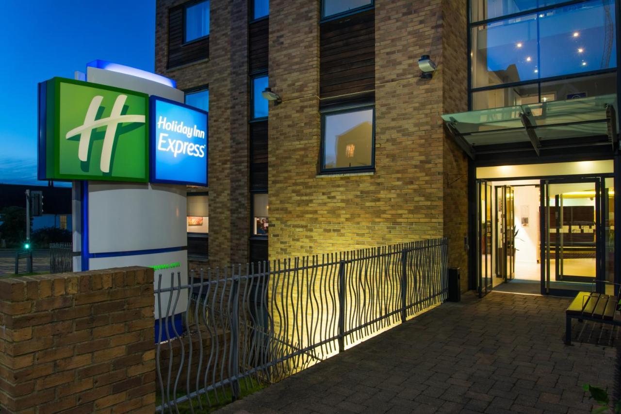 Holiday Inn Express Hemel Hempstead, An Ihg Hotel Dış mekan fotoğraf