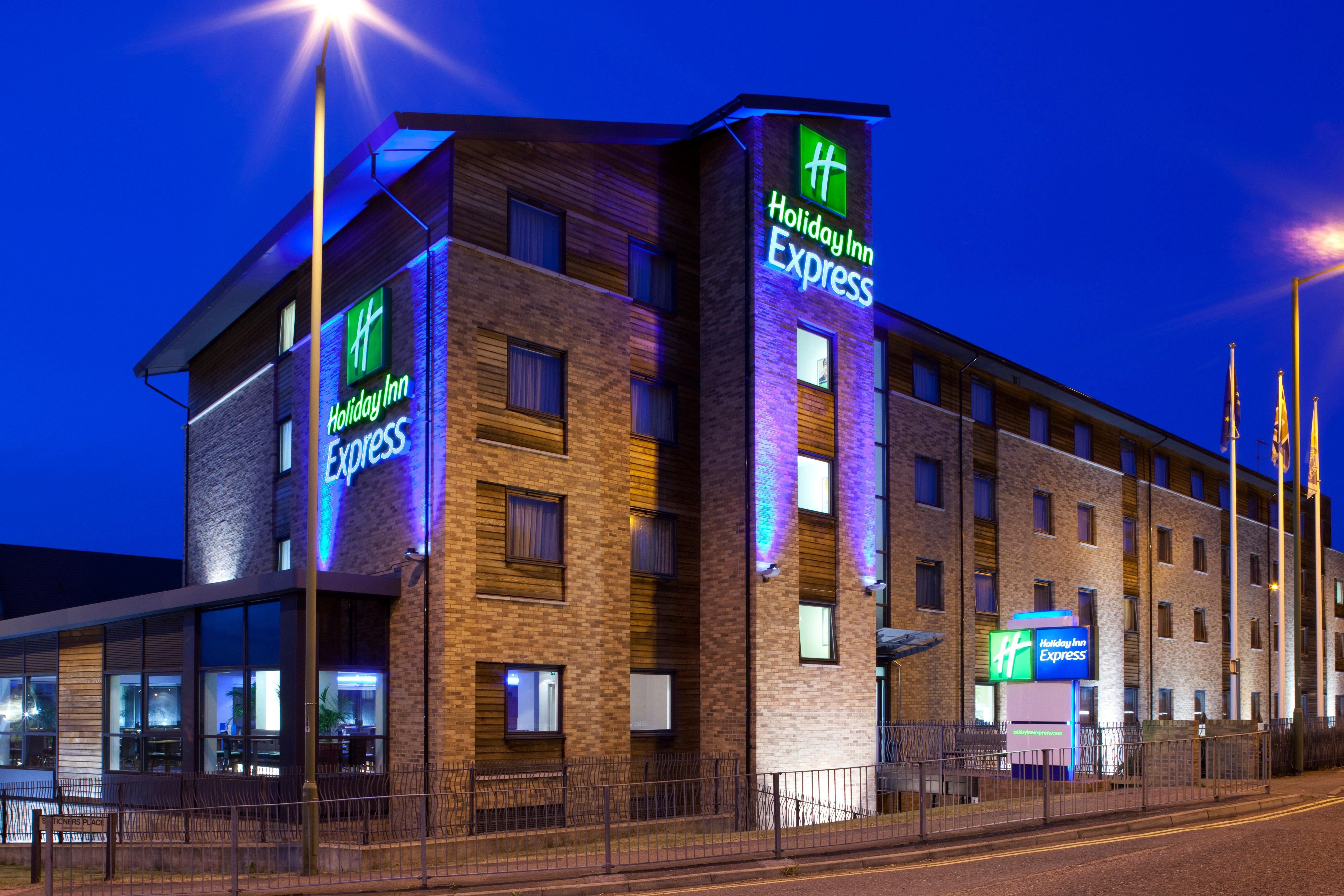 Holiday Inn Express Hemel Hempstead, An Ihg Hotel Dış mekan fotoğraf