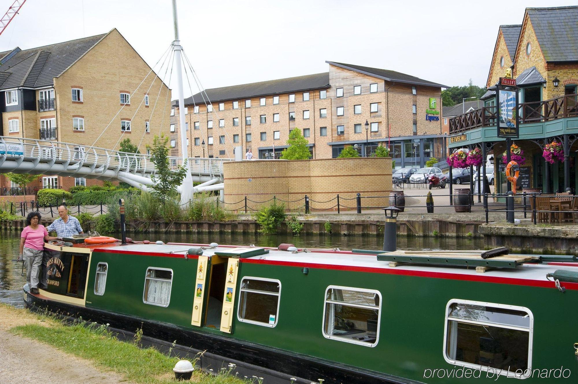 Holiday Inn Express Hemel Hempstead, An Ihg Hotel Dış mekan fotoğraf