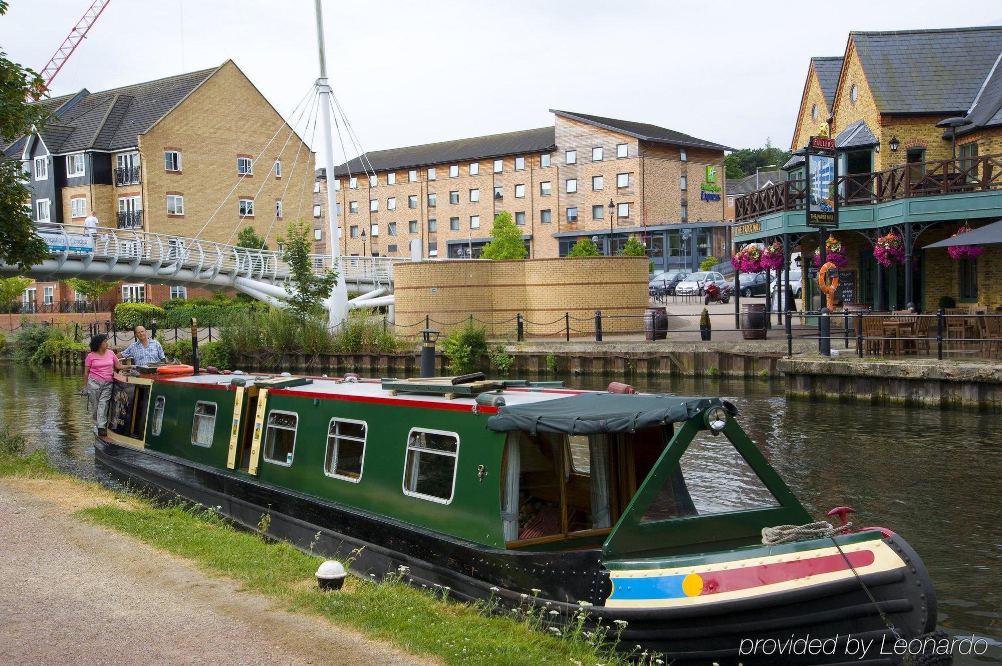 Holiday Inn Express Hemel Hempstead, An Ihg Hotel Dış mekan fotoğraf