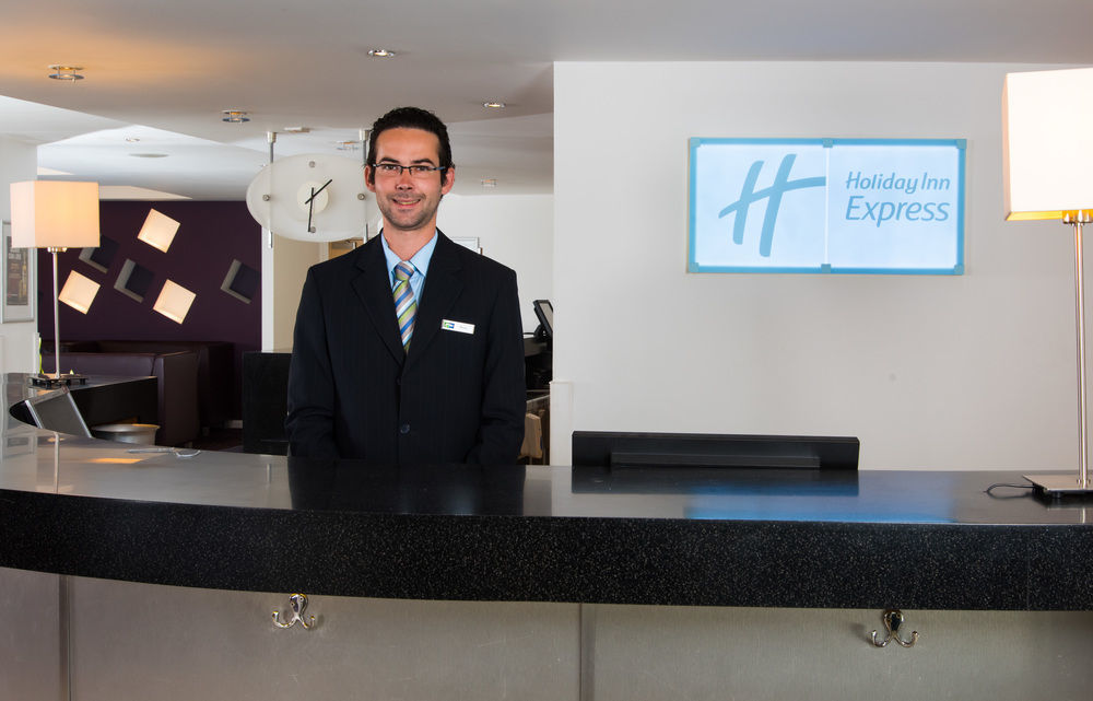 Holiday Inn Express Hemel Hempstead, An Ihg Hotel Dış mekan fotoğraf