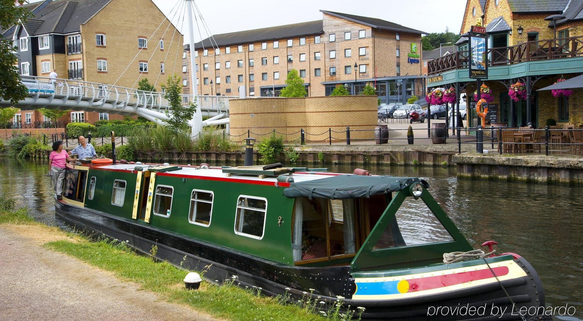 Holiday Inn Express Hemel Hempstead, An Ihg Hotel Dış mekan fotoğraf