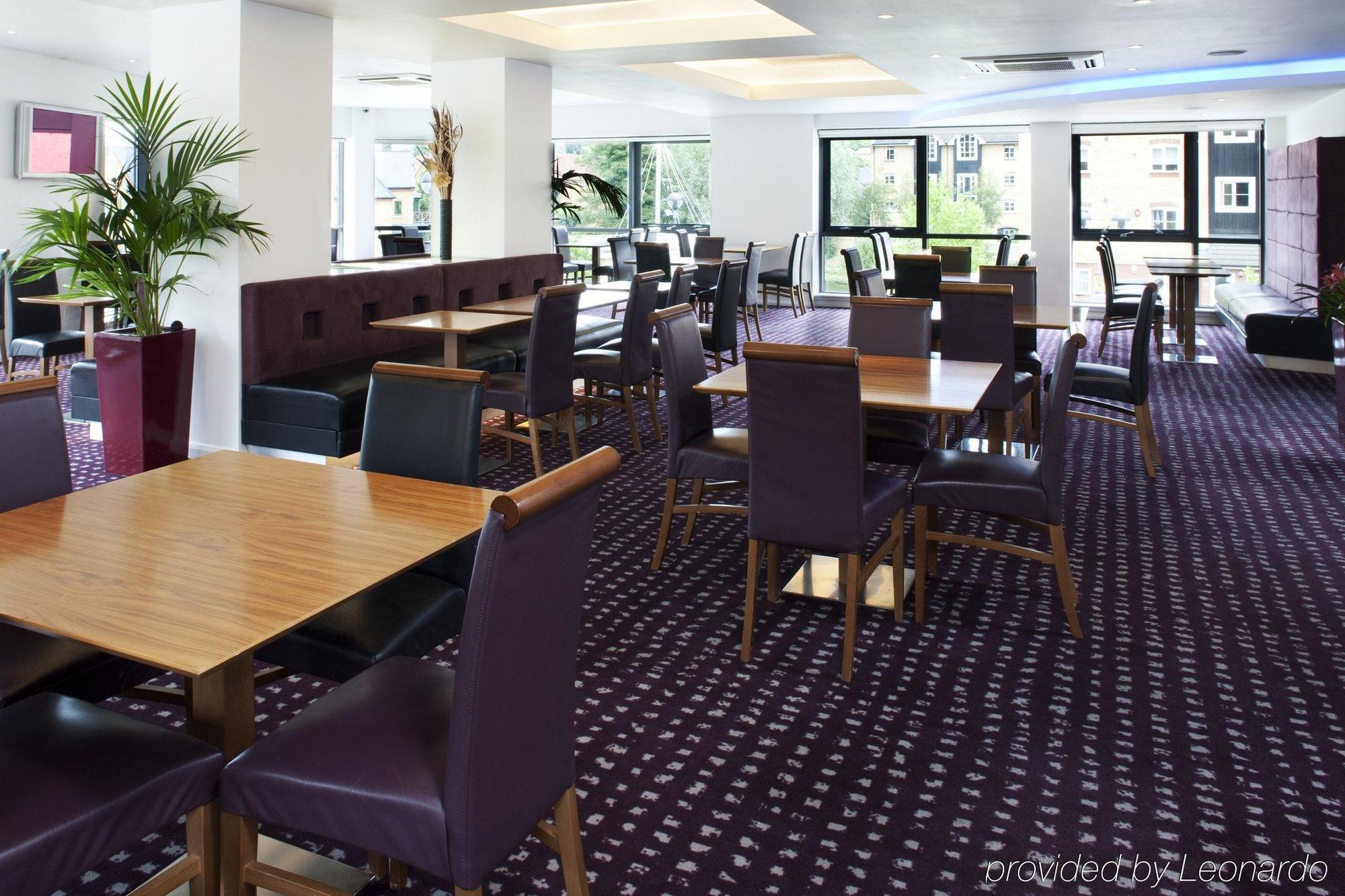 Holiday Inn Express Hemel Hempstead, An Ihg Hotel Dış mekan fotoğraf