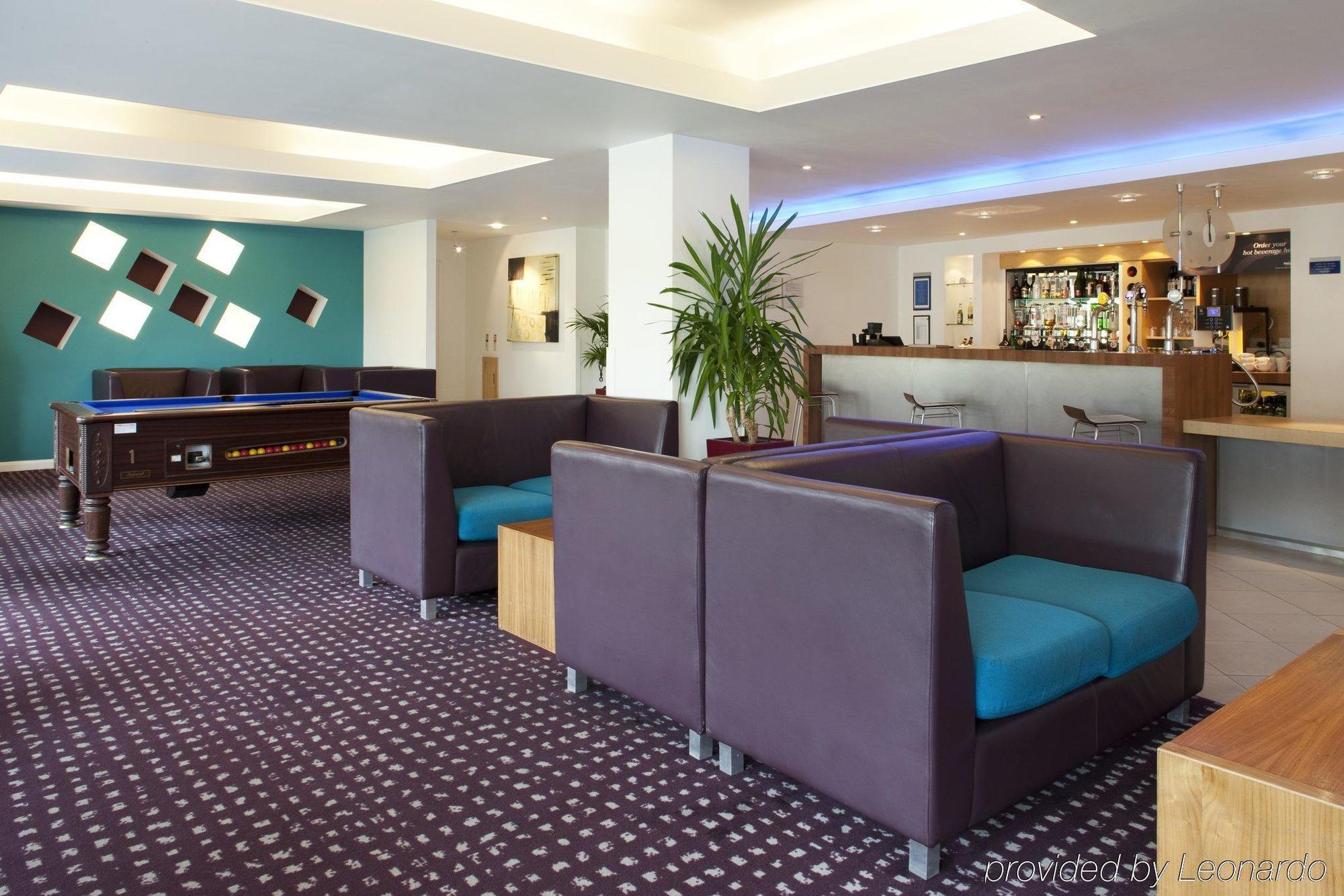 Holiday Inn Express Hemel Hempstead, An Ihg Hotel Dış mekan fotoğraf