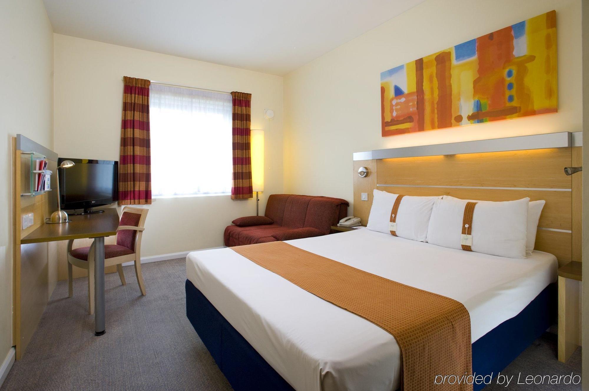 Holiday Inn Express Hemel Hempstead, An Ihg Hotel Dış mekan fotoğraf