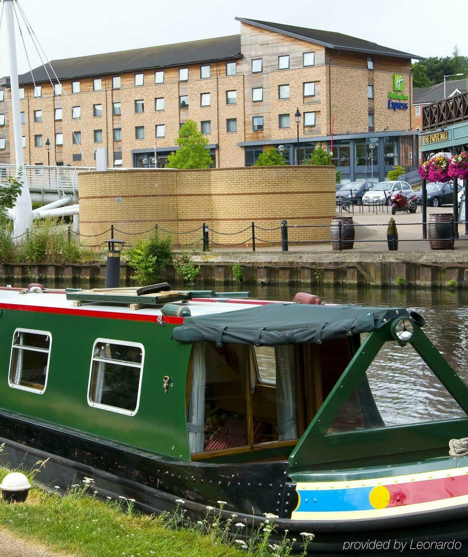 Holiday Inn Express Hemel Hempstead, An Ihg Hotel Dış mekan fotoğraf